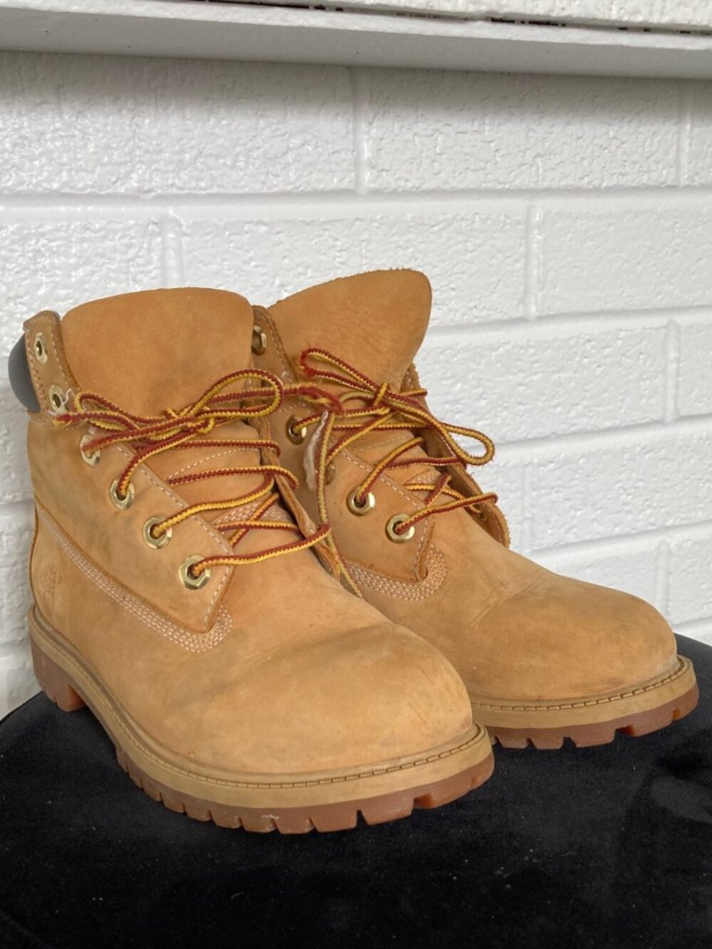 Timberland Boys 6" Wheat Boots - Size 3.5Y - GOOD USED CONDITION